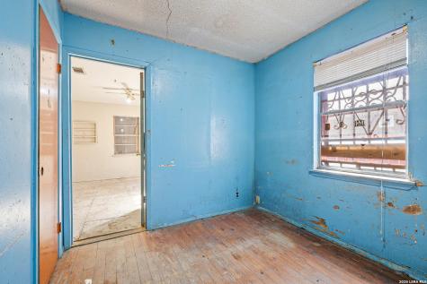 920 S San Joaquin San Antonio TX 78237