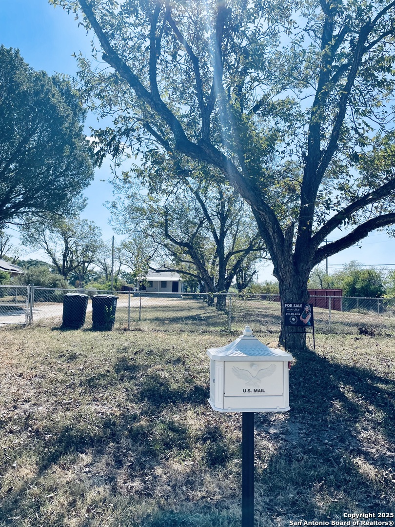 914 Gentilz Street Castroville TX 78009