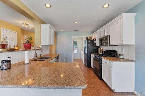 2311 Salmon Creek Converse TX 78109