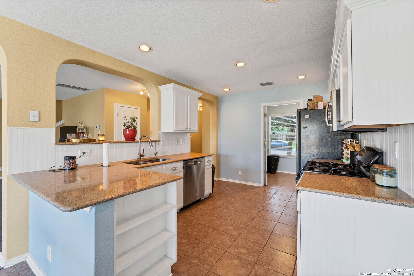 2311 Salmon Creek Converse TX 78109