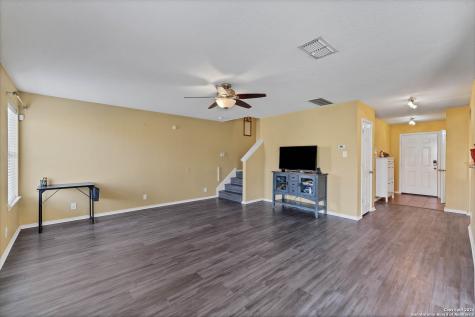 2311 Salmon Creek Converse TX 78109