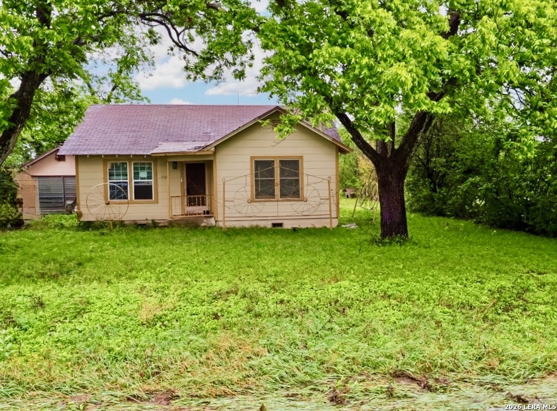2425 N Austin Street Seguin TX 78155
