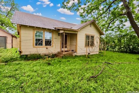 2425 N Austin Street Seguin TX 78155