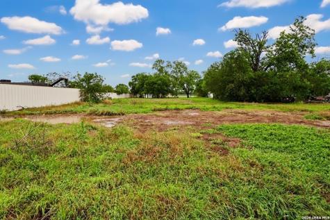 2425 N Austin Street Seguin TX 78155