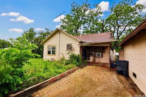 2425 N Austin Street Seguin TX 78155