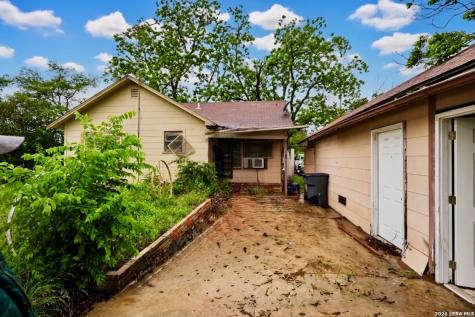 2425 N Austin Street Seguin TX 78155