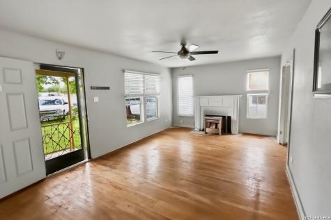 2425 N Austin Street Seguin TX 78155