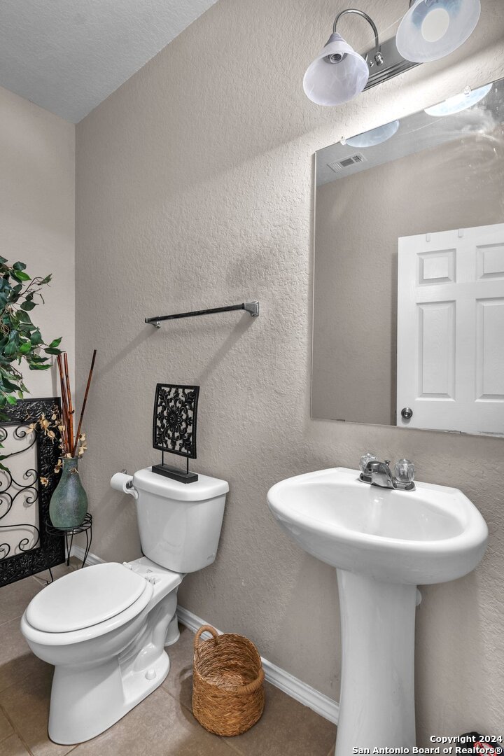 150 Hidden Knoll Selma TX 78154
