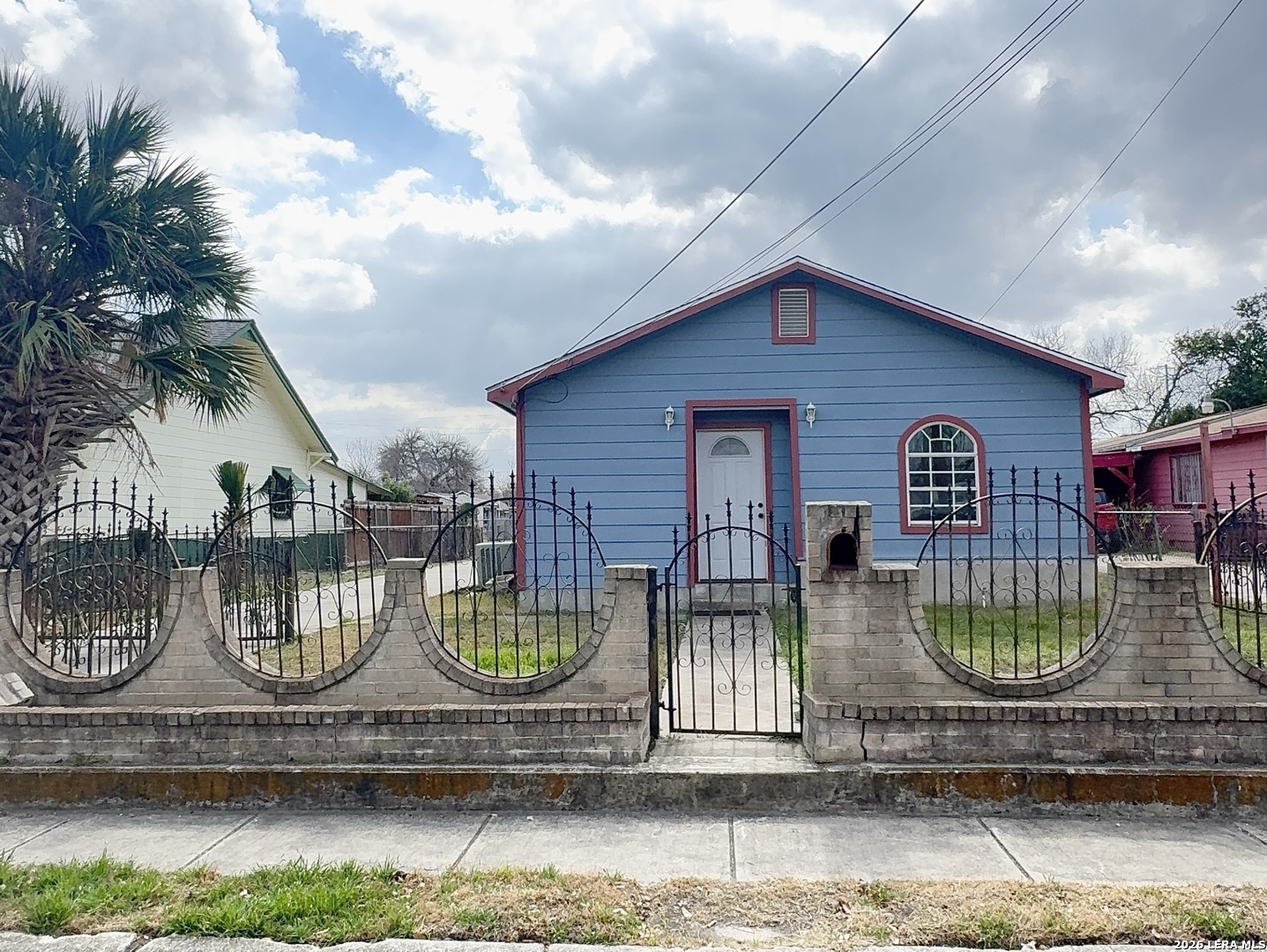 2906 W Poplar Street San Antonio TX 78207