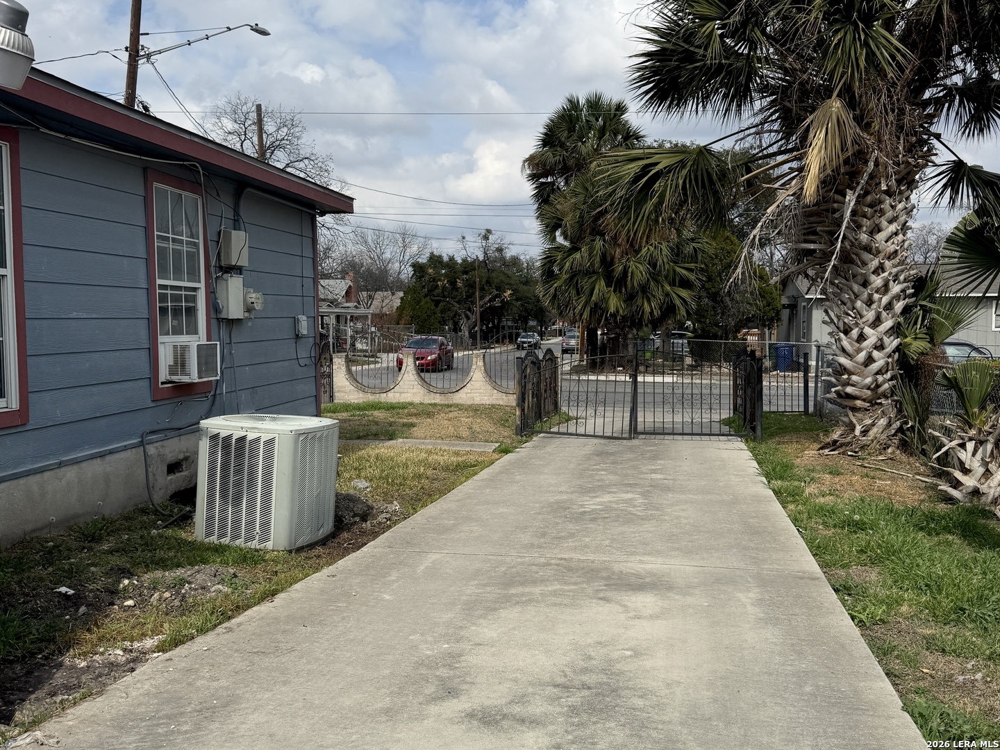 2906 W Poplar Street San Antonio TX 78207