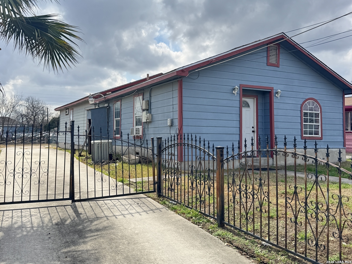 2906 W Poplar Street San Antonio TX 78207