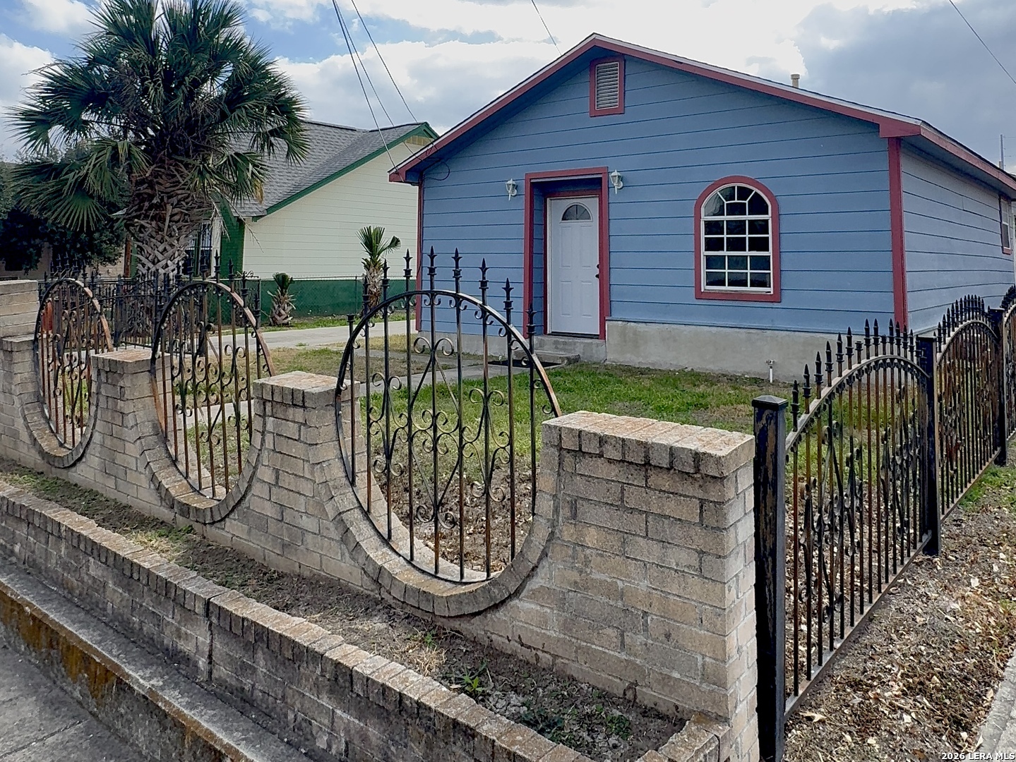 2906 W Poplar Street San Antonio TX 78207