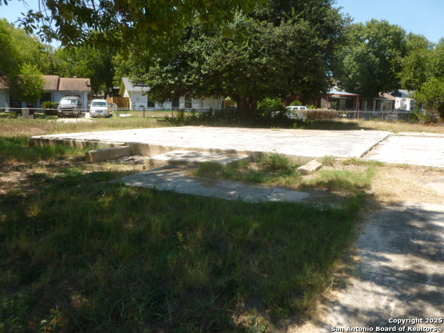 855 S Brownleaf San Antonio TX 78227