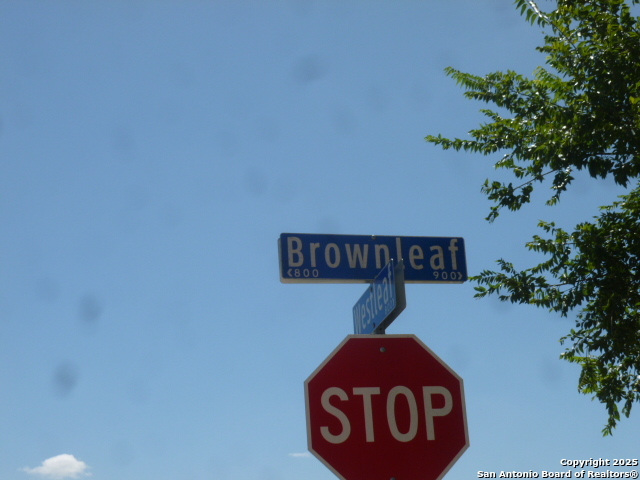 855 S Brownleaf San Antonio TX 78227