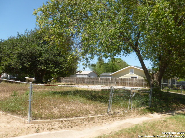 855 S Brownleaf San Antonio TX 78227