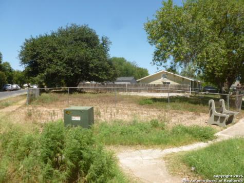 855 S Brownleaf San Antonio TX 78227