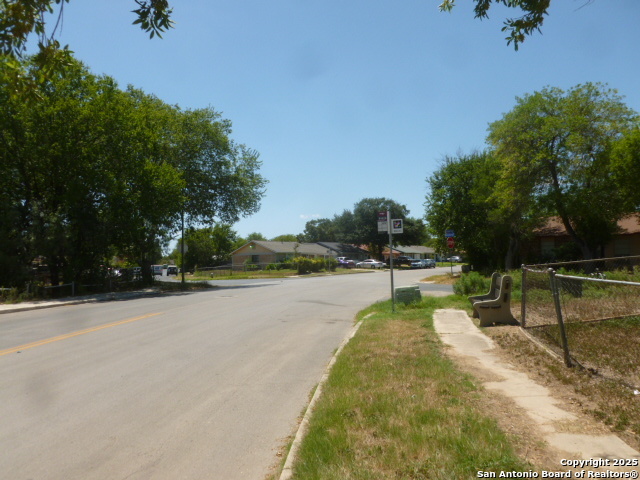 855 S Brownleaf San Antonio TX 78227
