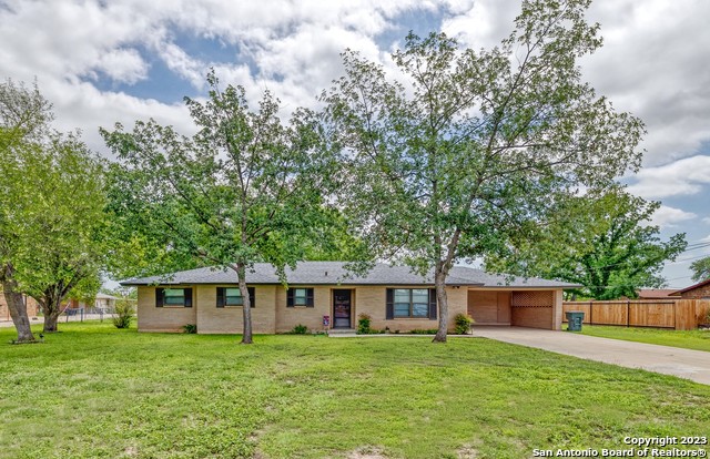 530 Ham Lane Uvalde TX 78801