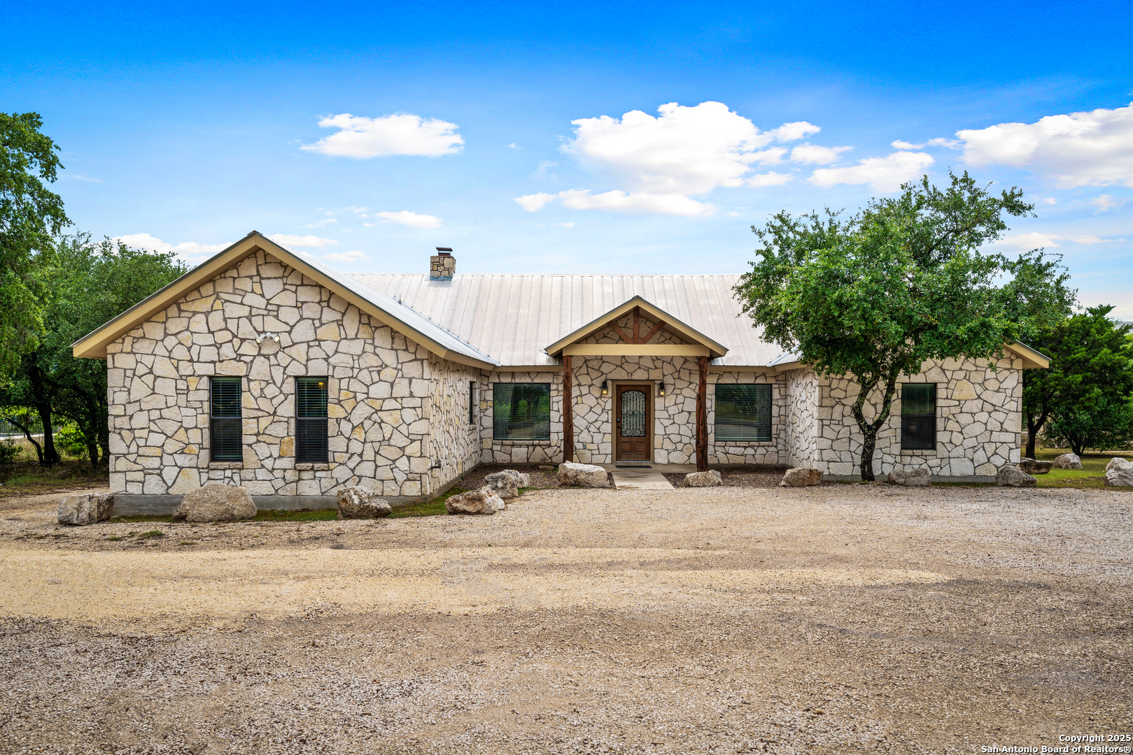 72 Mountain Laurel Concan TX 78838