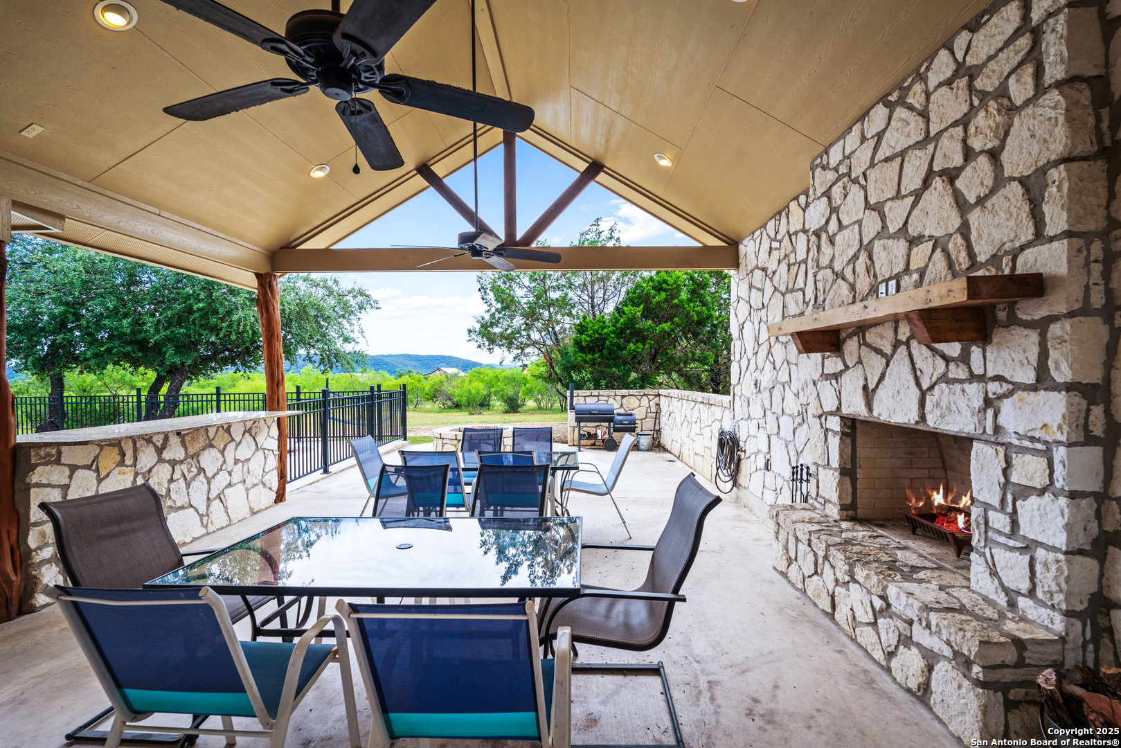 72 Mountain Laurel Concan TX 78838