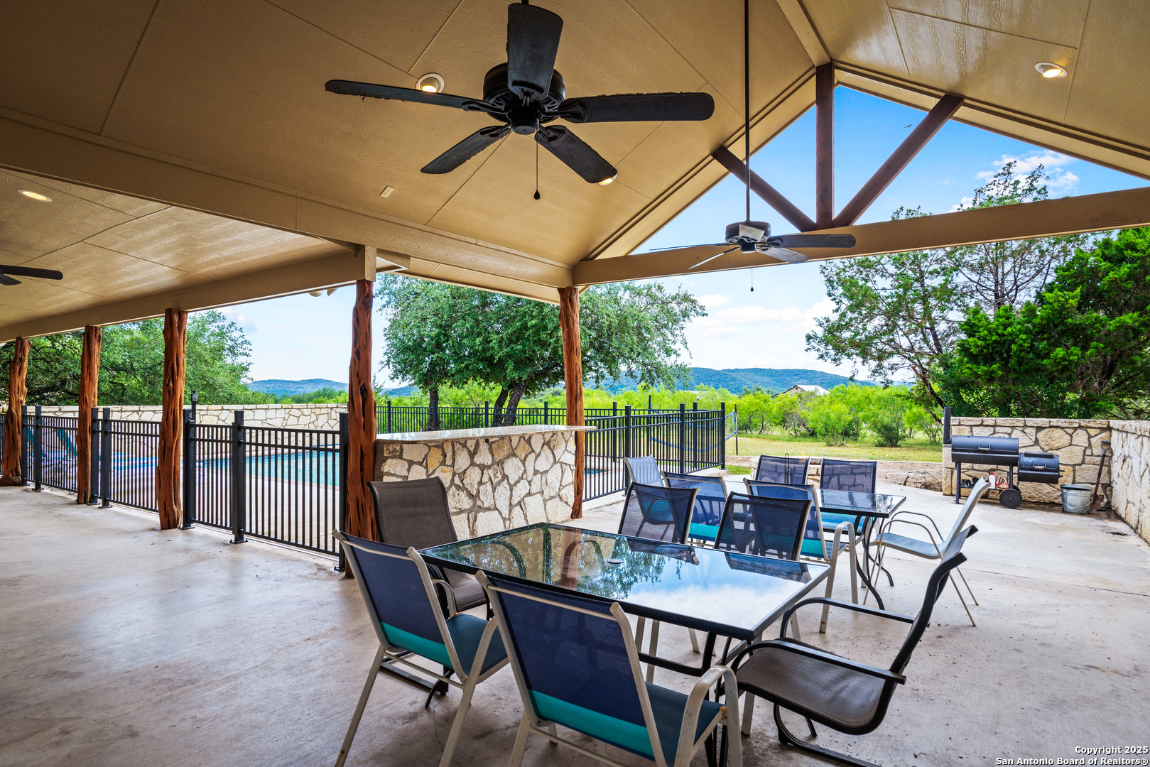 72 Mountain Laurel Concan TX 78838