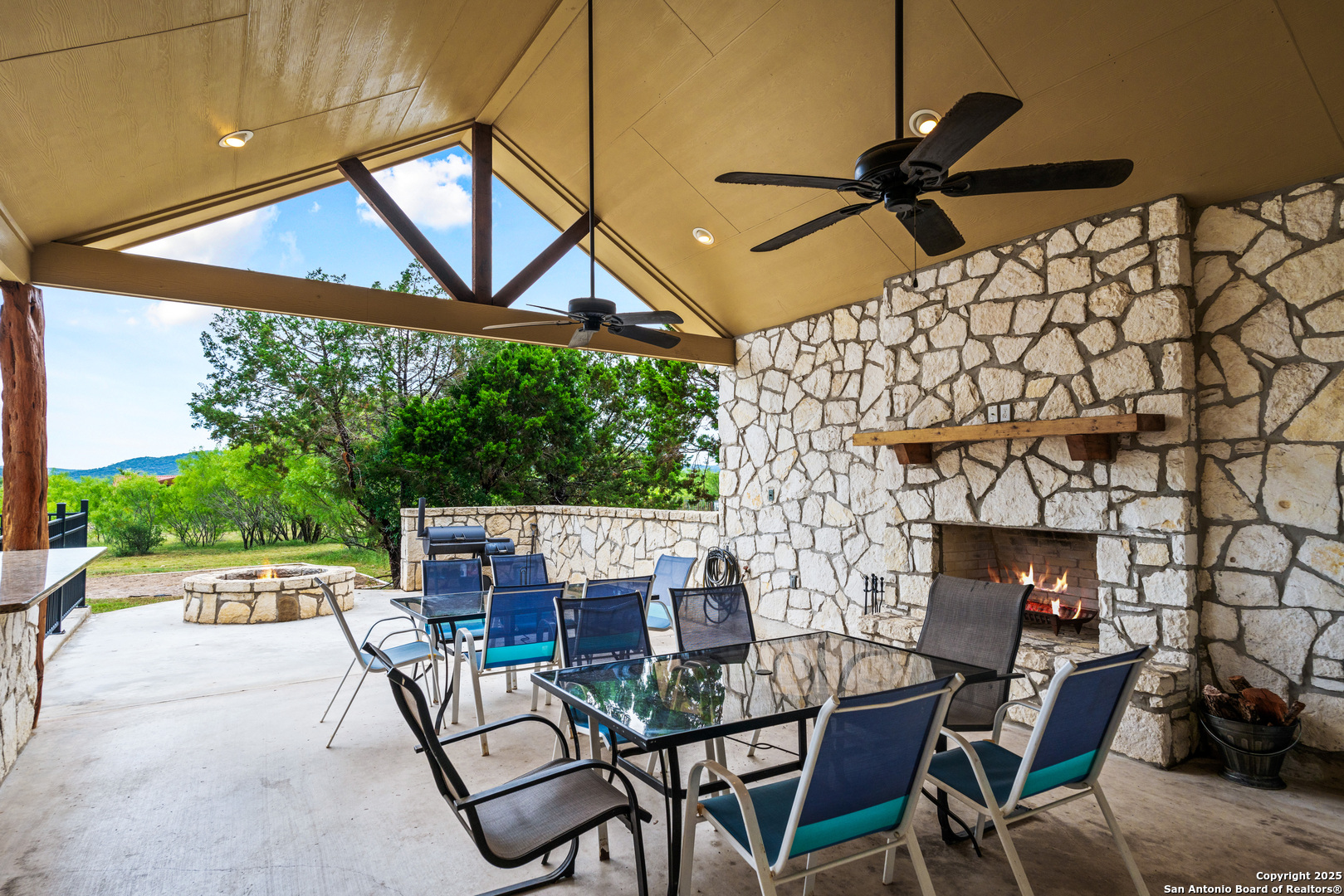 72 Mountain Laurel Concan TX 78838