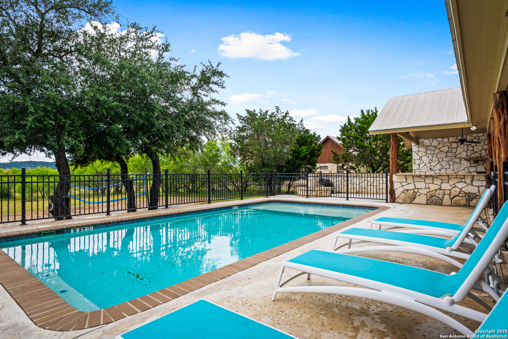 72 Mountain Laurel Concan TX 78838