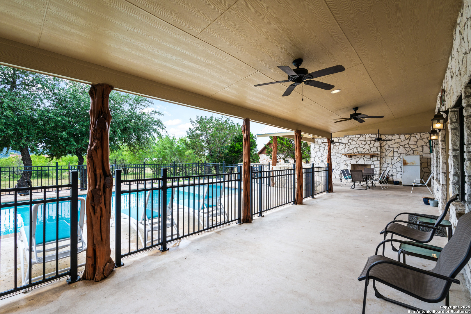 72 Mountain Laurel Concan TX 78838