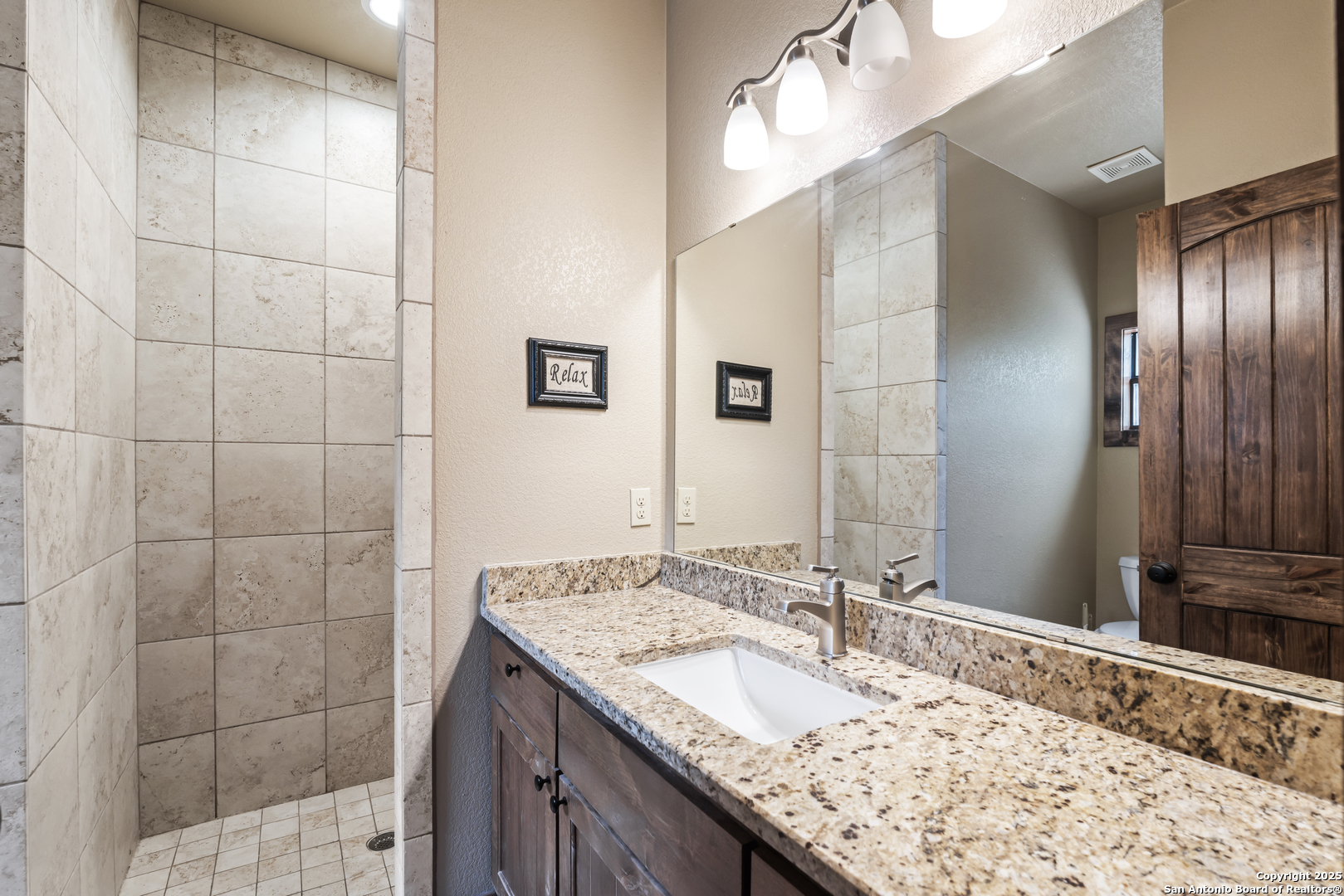 72 Mountain Laurel Concan TX 78838