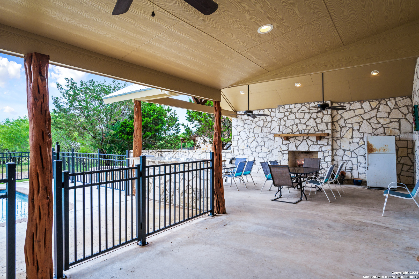 72 Mountain Laurel Concan TX 78838