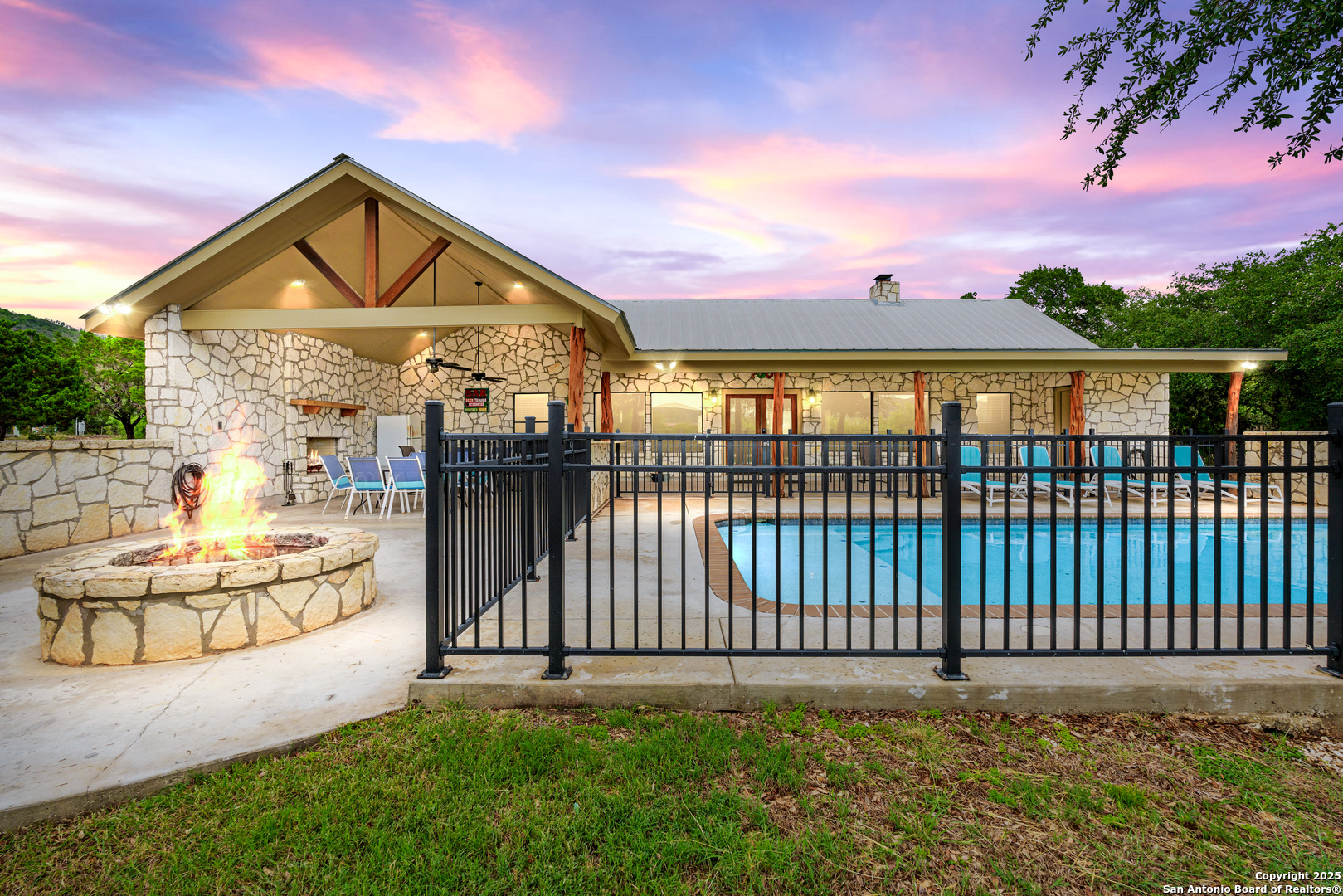 72 Mountain Laurel Concan TX 78838