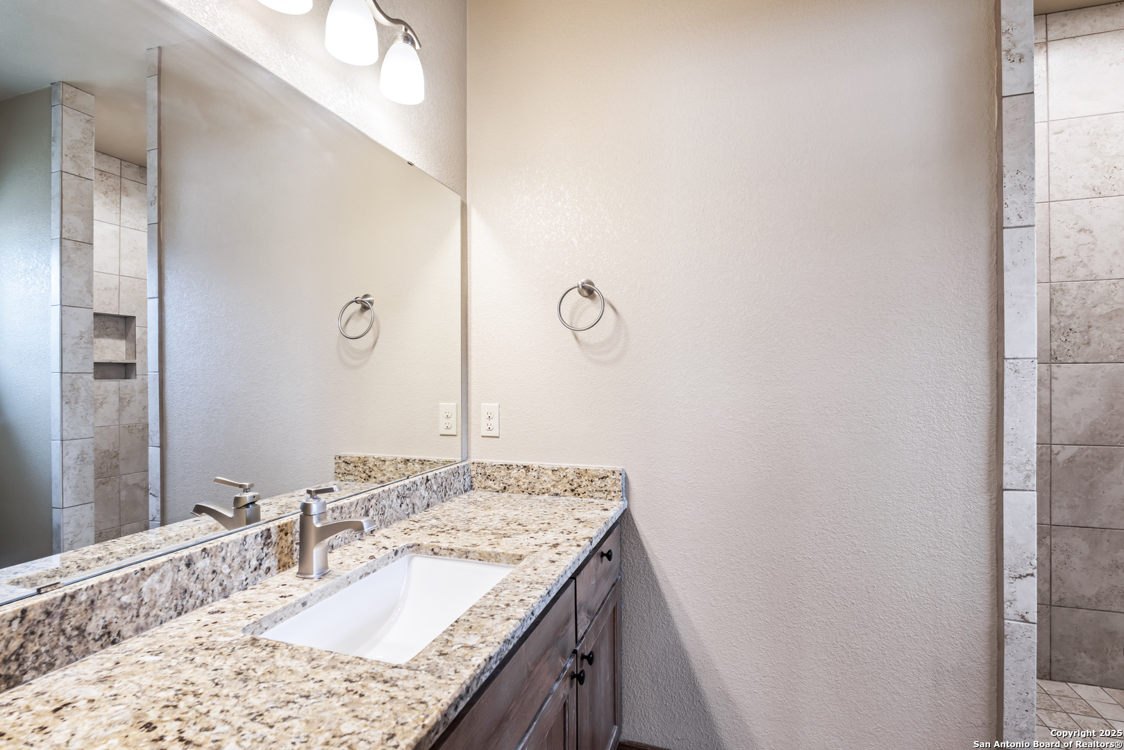72 Mountain Laurel Concan TX 78838