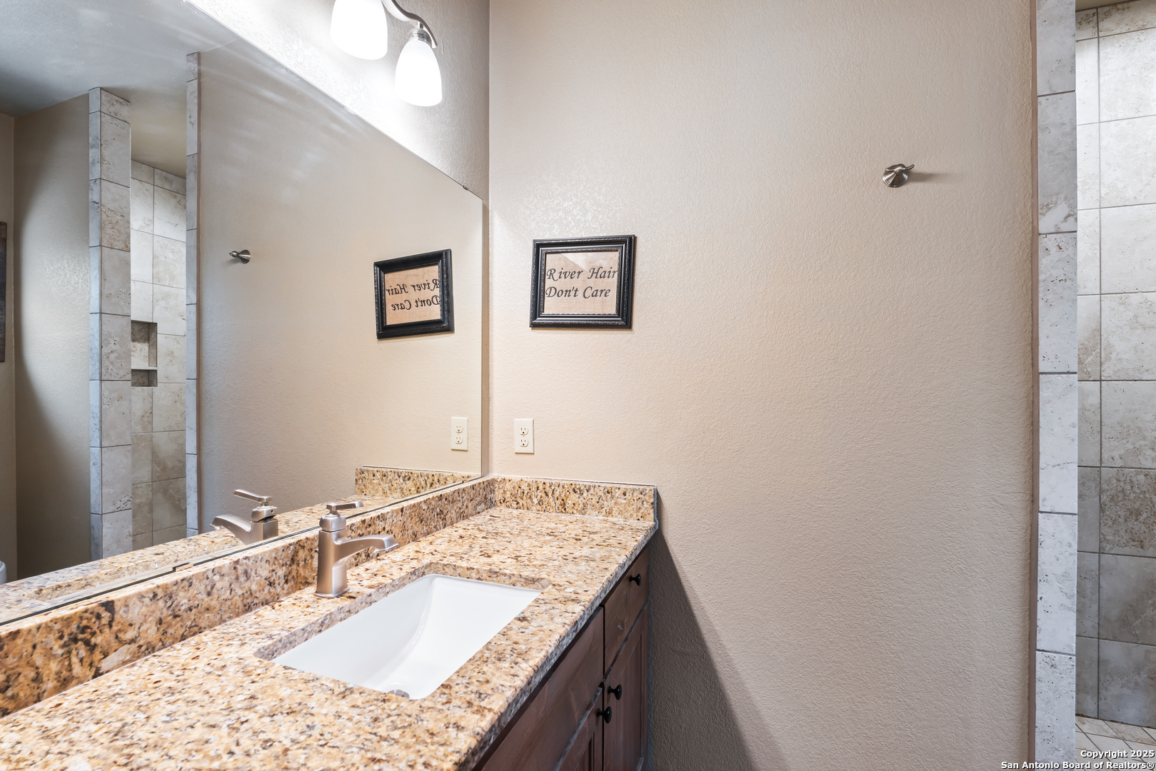 72 Mountain Laurel Concan TX 78838