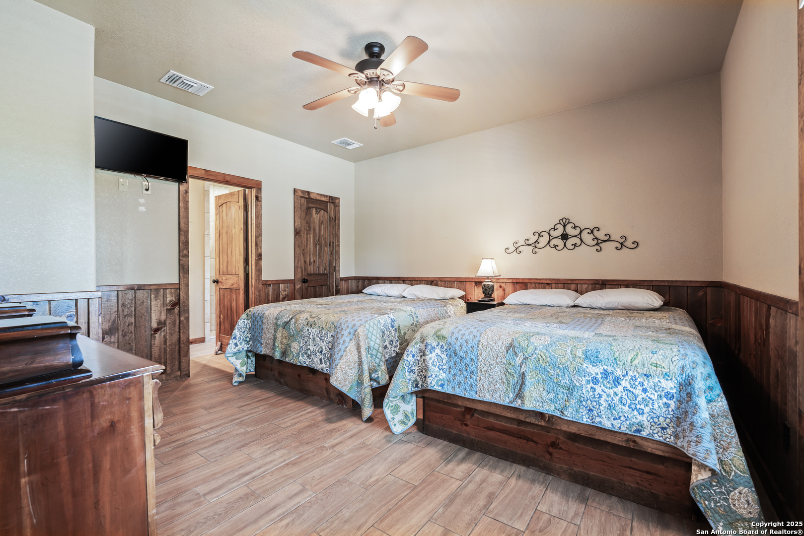 72 Mountain Laurel Concan TX 78838