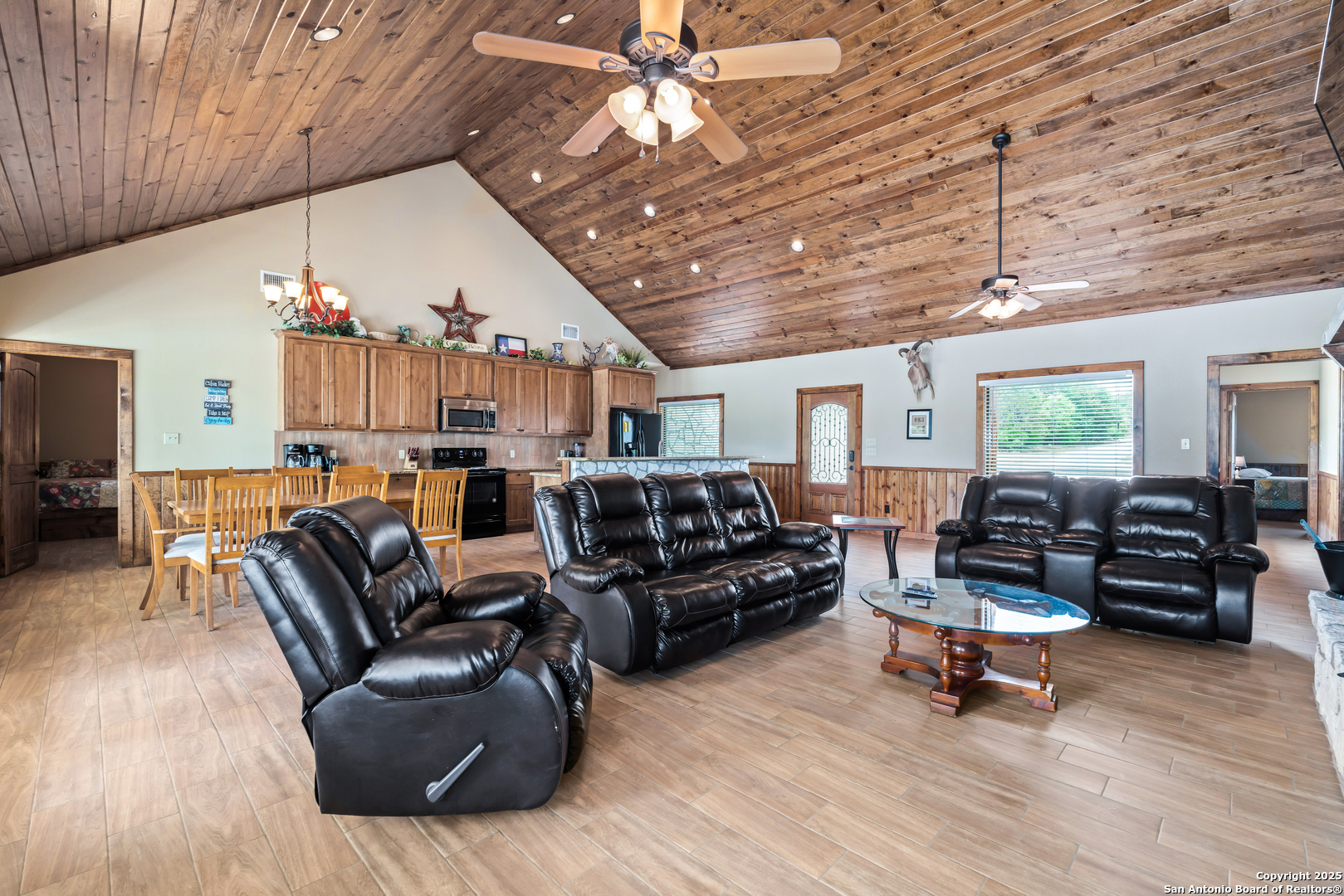 72 Mountain Laurel Concan TX 78838