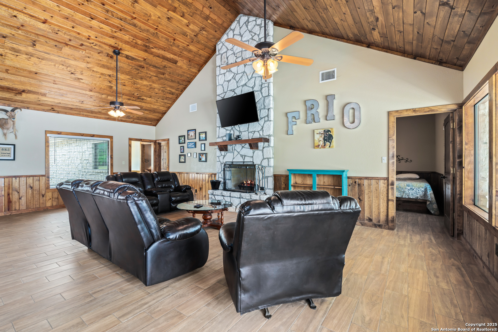 72 Mountain Laurel Concan TX 78838