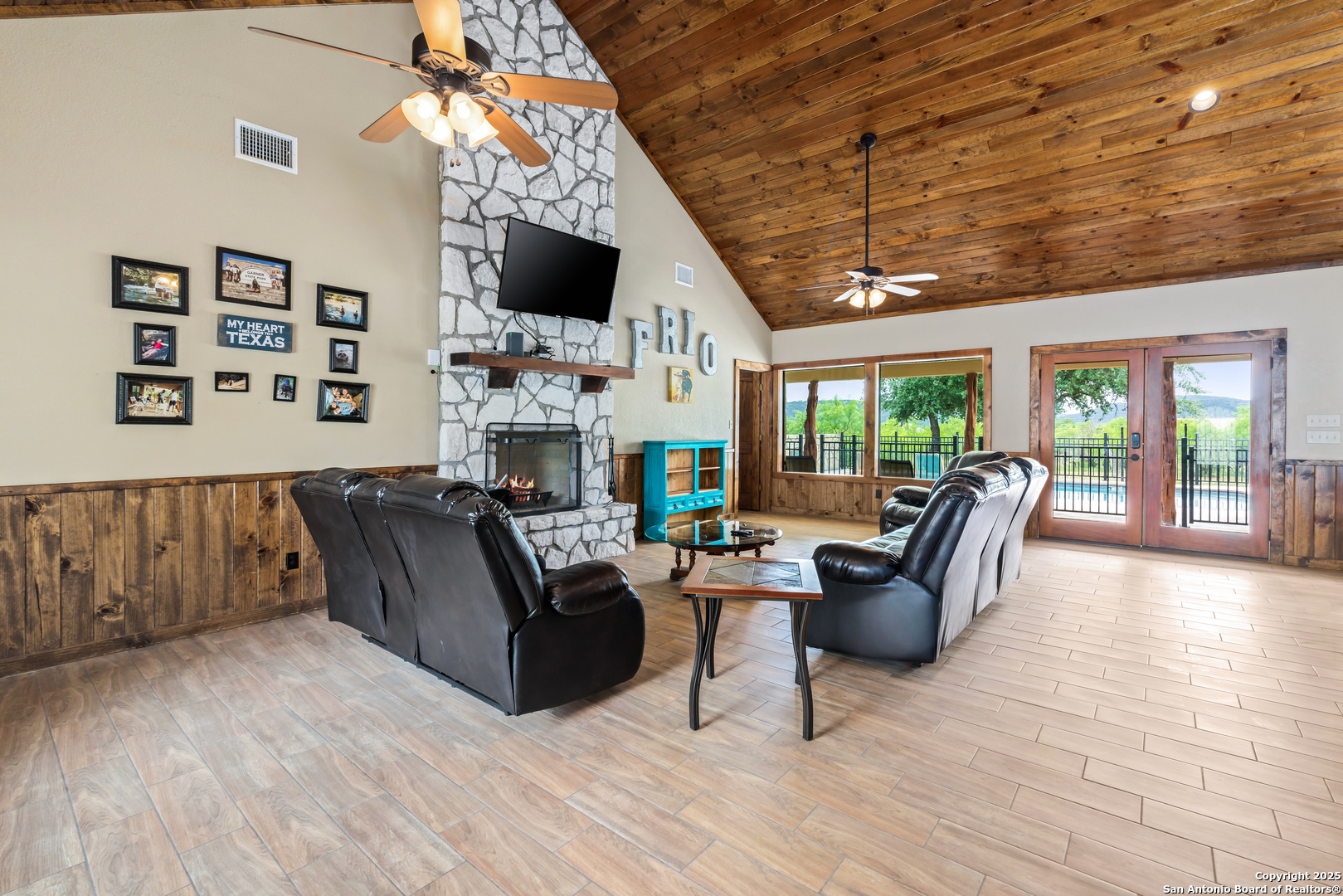 72 Mountain Laurel Concan TX 78838