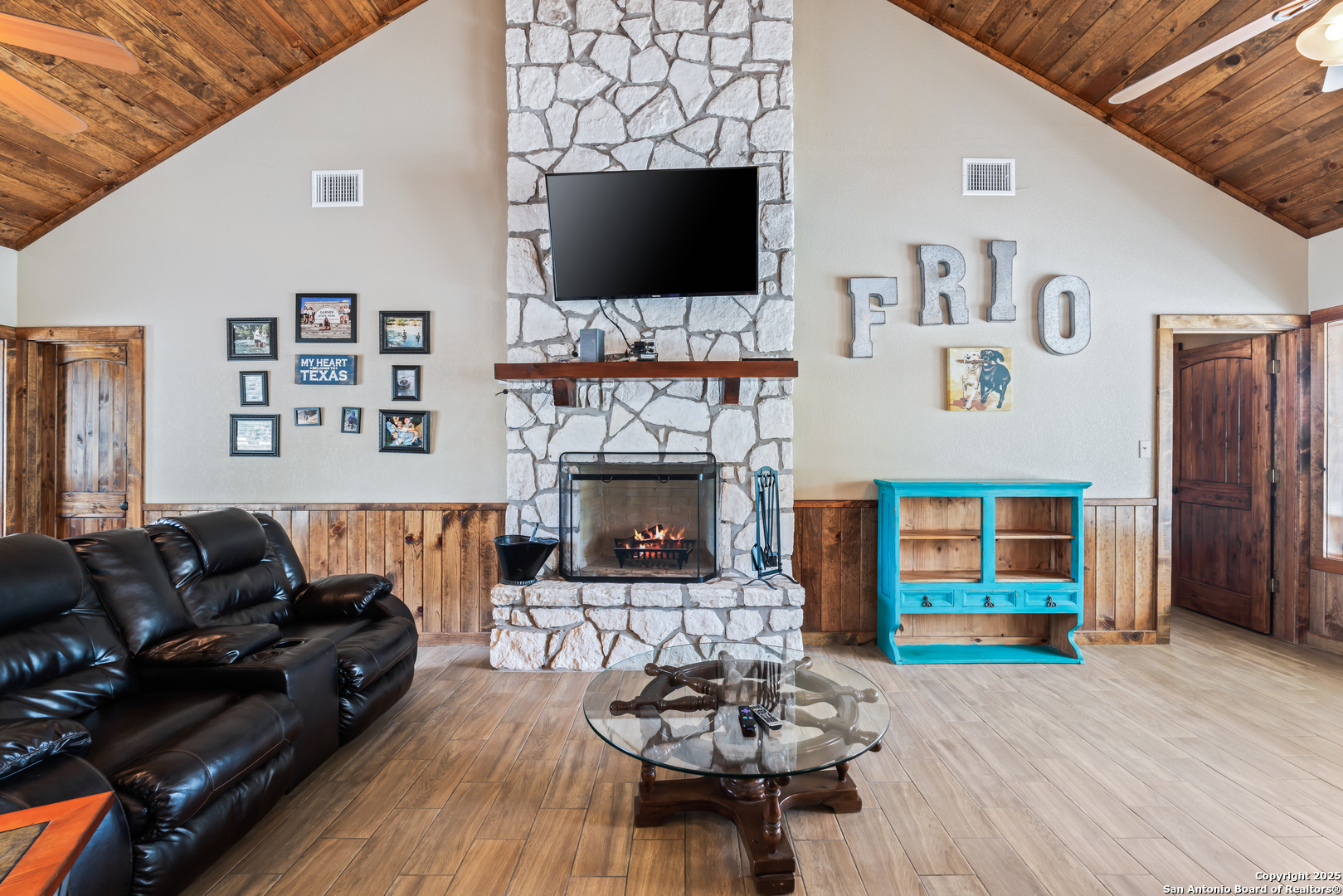 72 Mountain Laurel Concan TX 78838