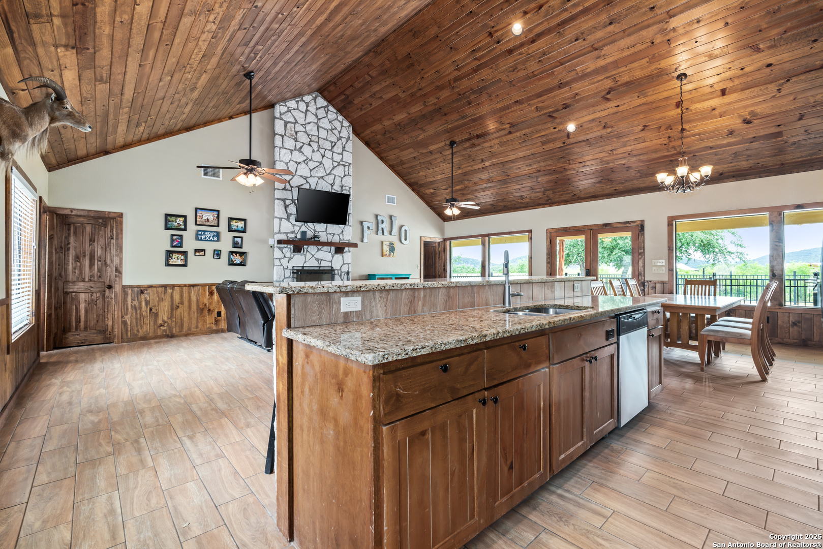72 Mountain Laurel Concan TX 78838
