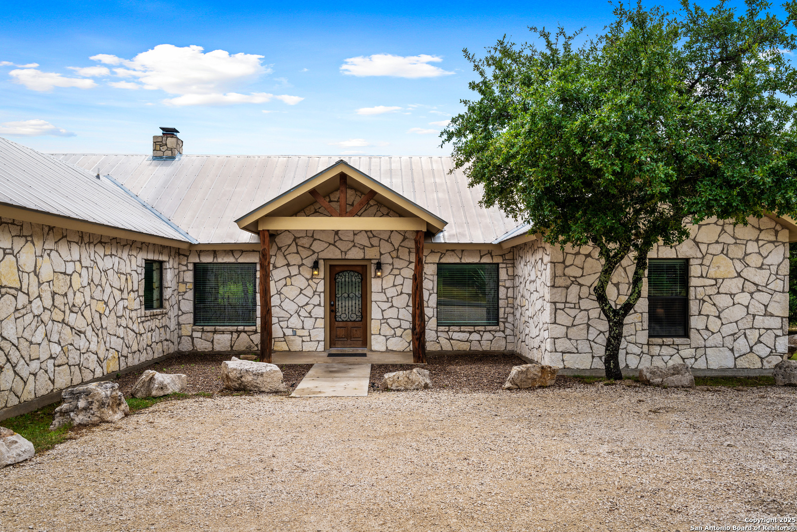 72 Mountain Laurel Concan TX 78838