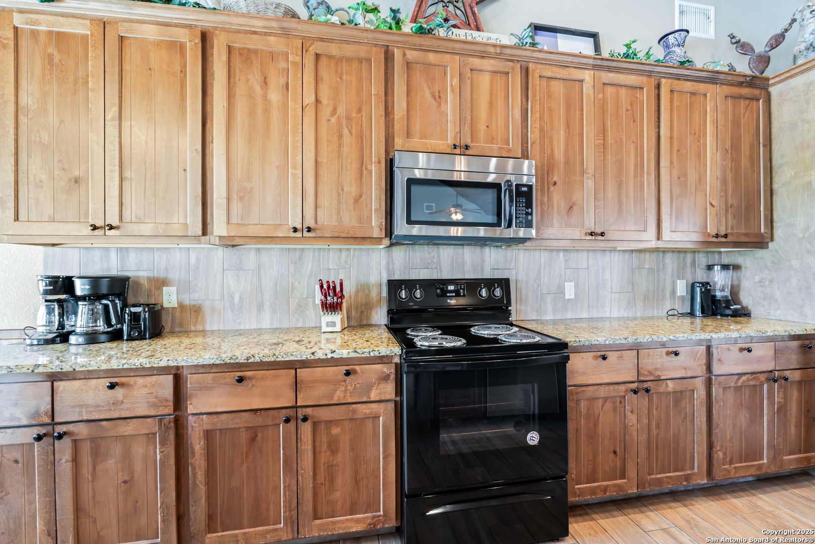 72 Mountain Laurel Concan TX 78838