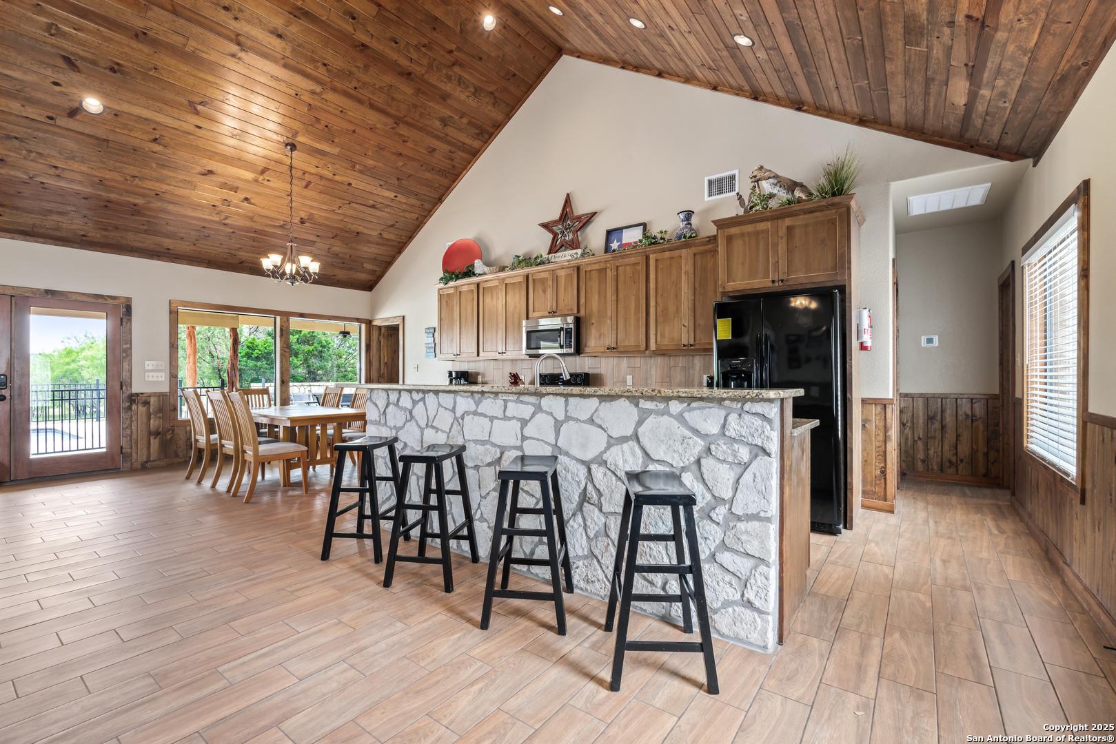 72 Mountain Laurel Concan TX 78838