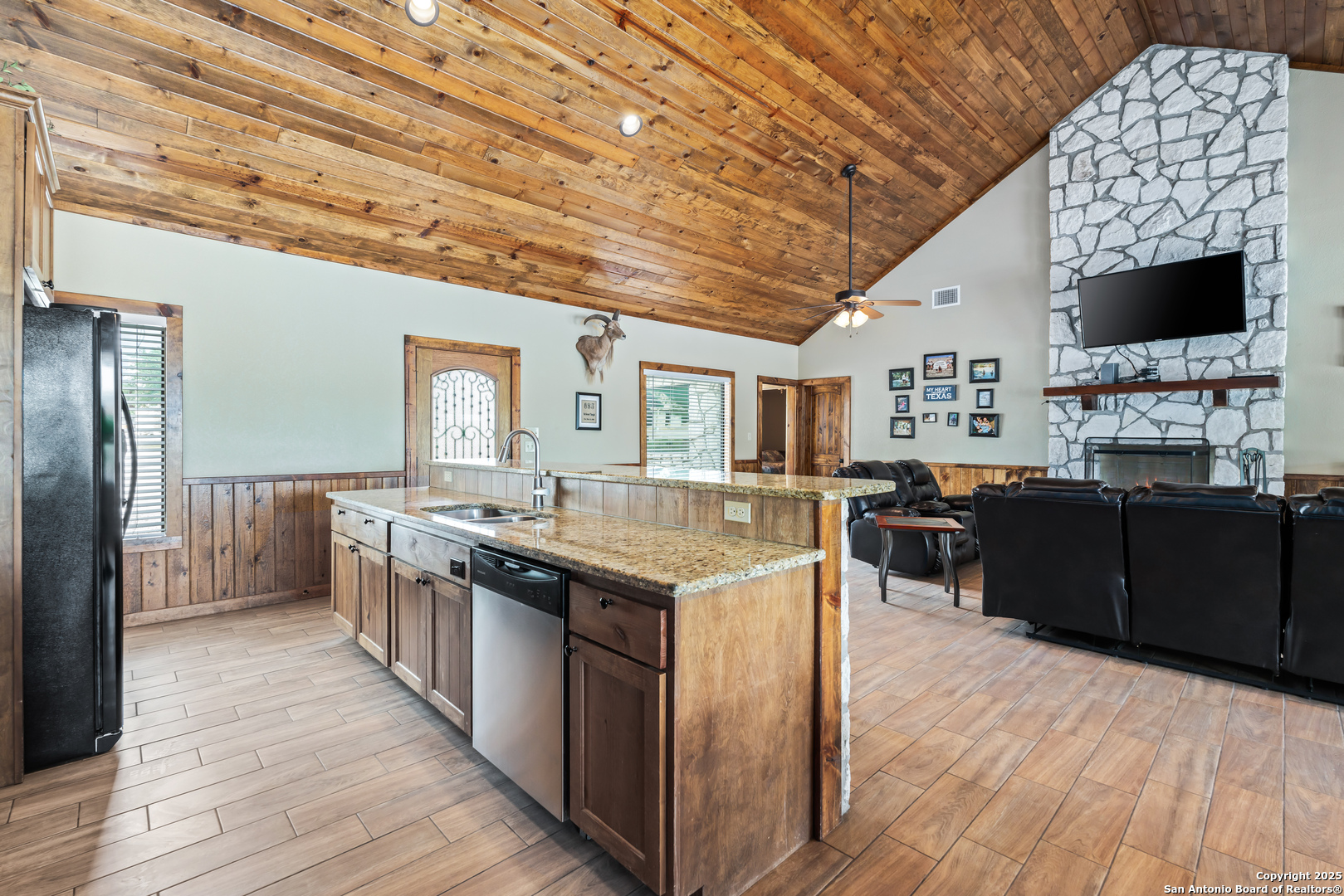 72 Mountain Laurel Concan TX 78838