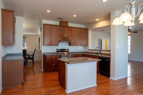 6721 Spearwood Live Oak TX 78233