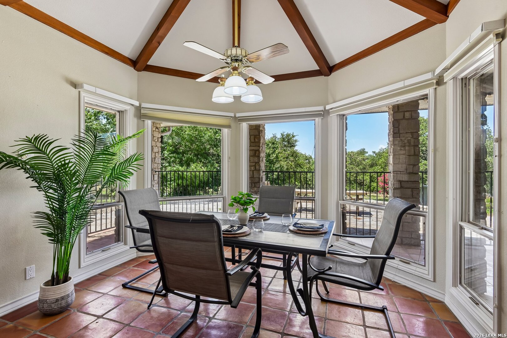 283 W Lacey Oak Parkway Kerrville TX 78028