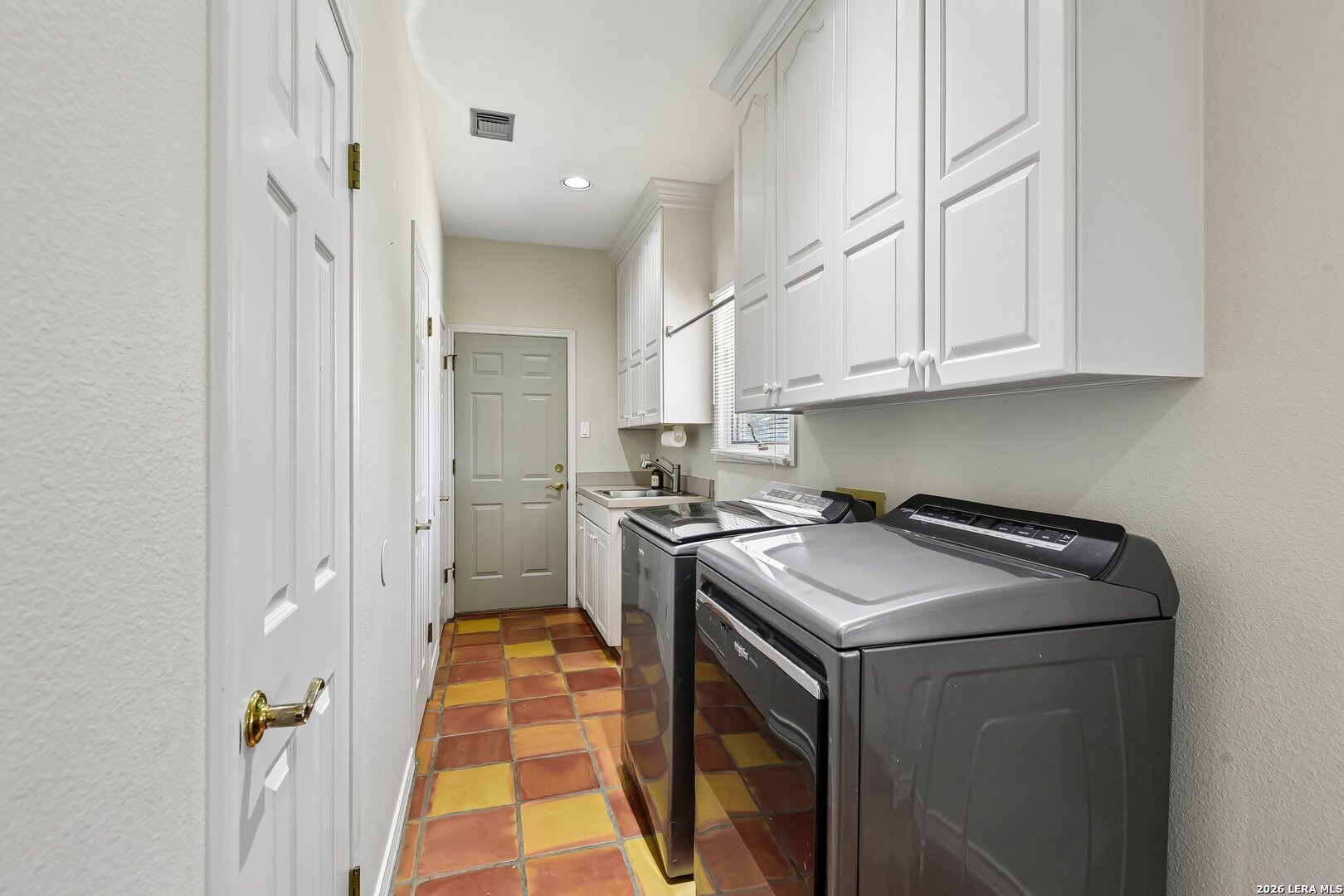 283 W Lacey Oak Parkway Kerrville TX 78028