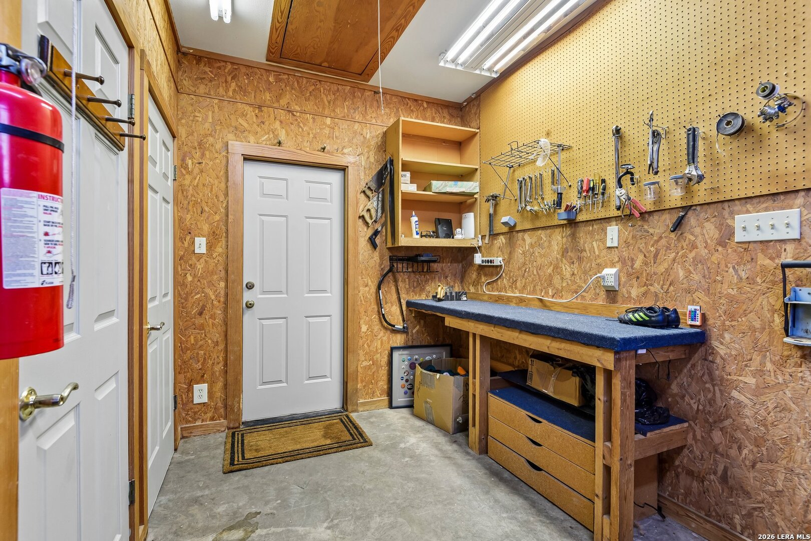 283 W Lacey Oak Parkway Kerrville TX 78028