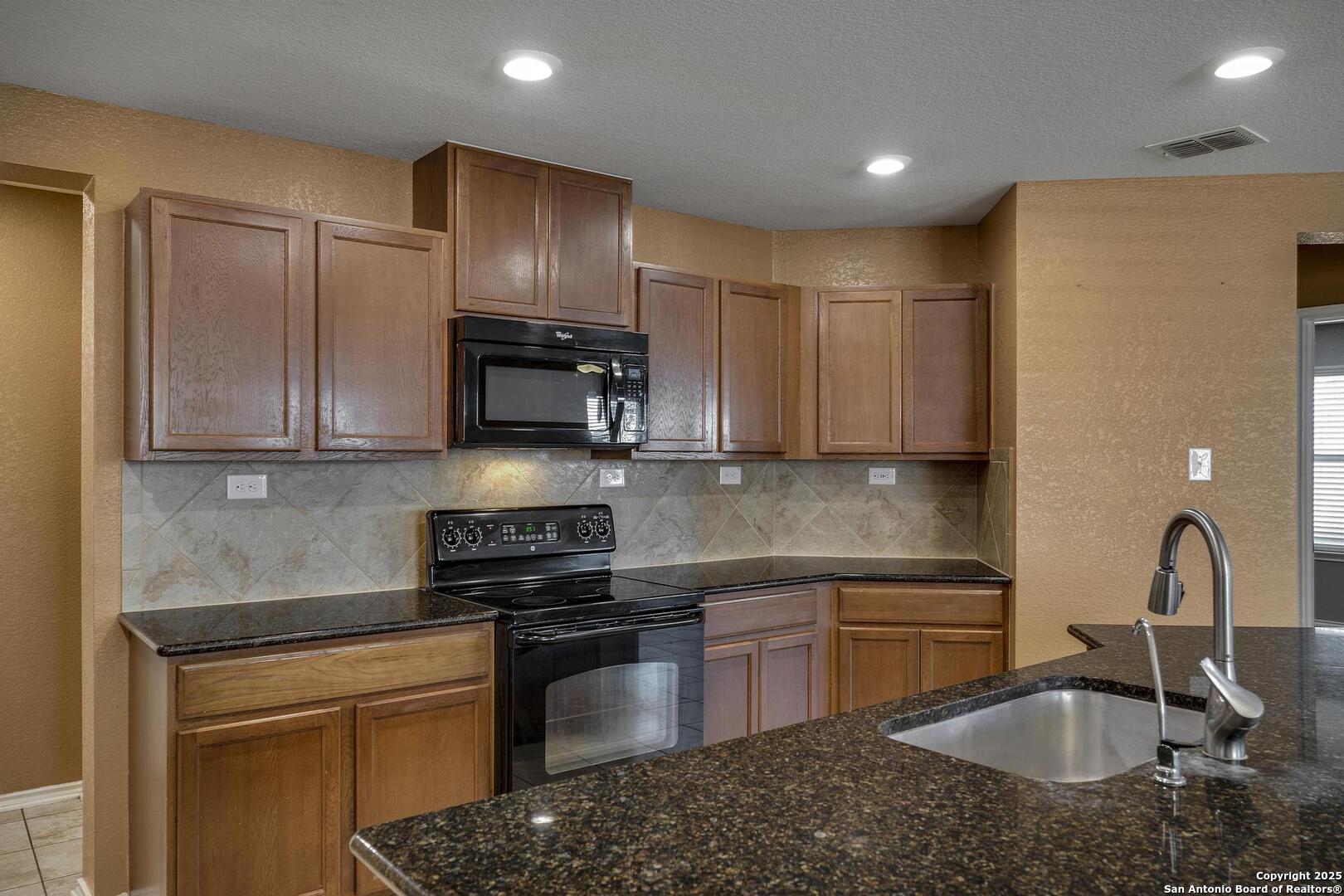 1411 Hummingbird San Antonio TX 78245
