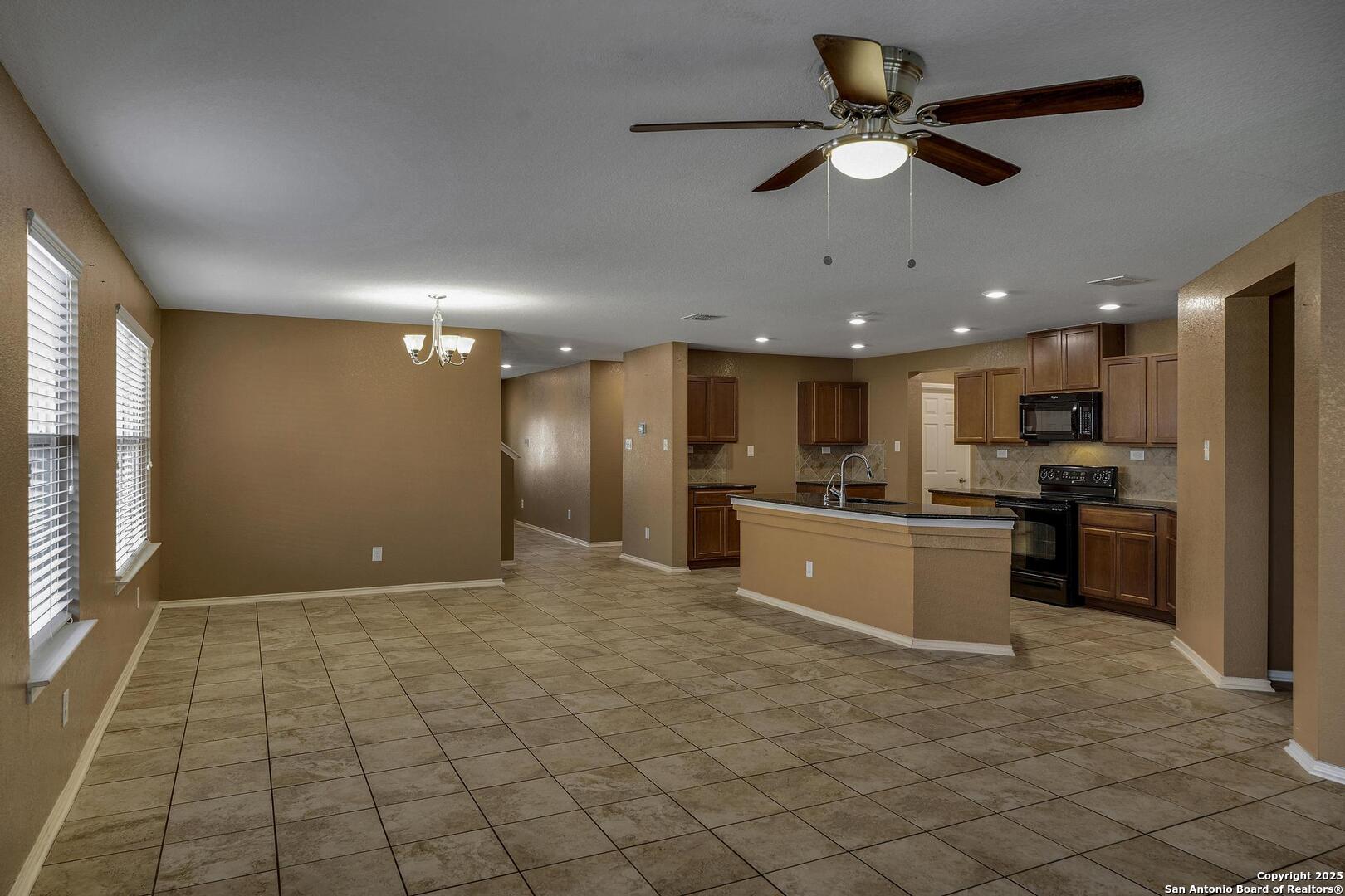 1411 Hummingbird San Antonio TX 78245