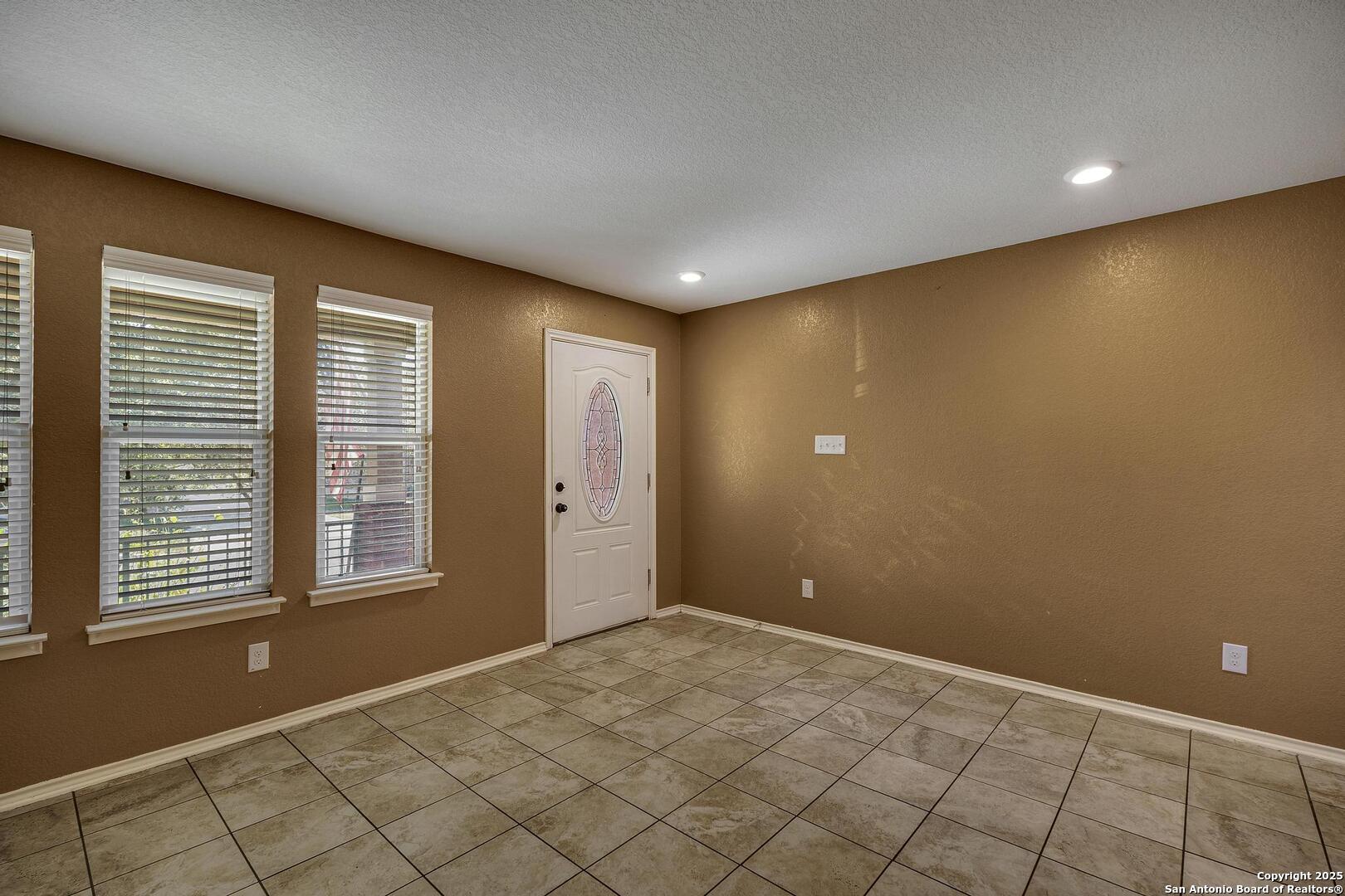 1411 Hummingbird San Antonio TX 78245